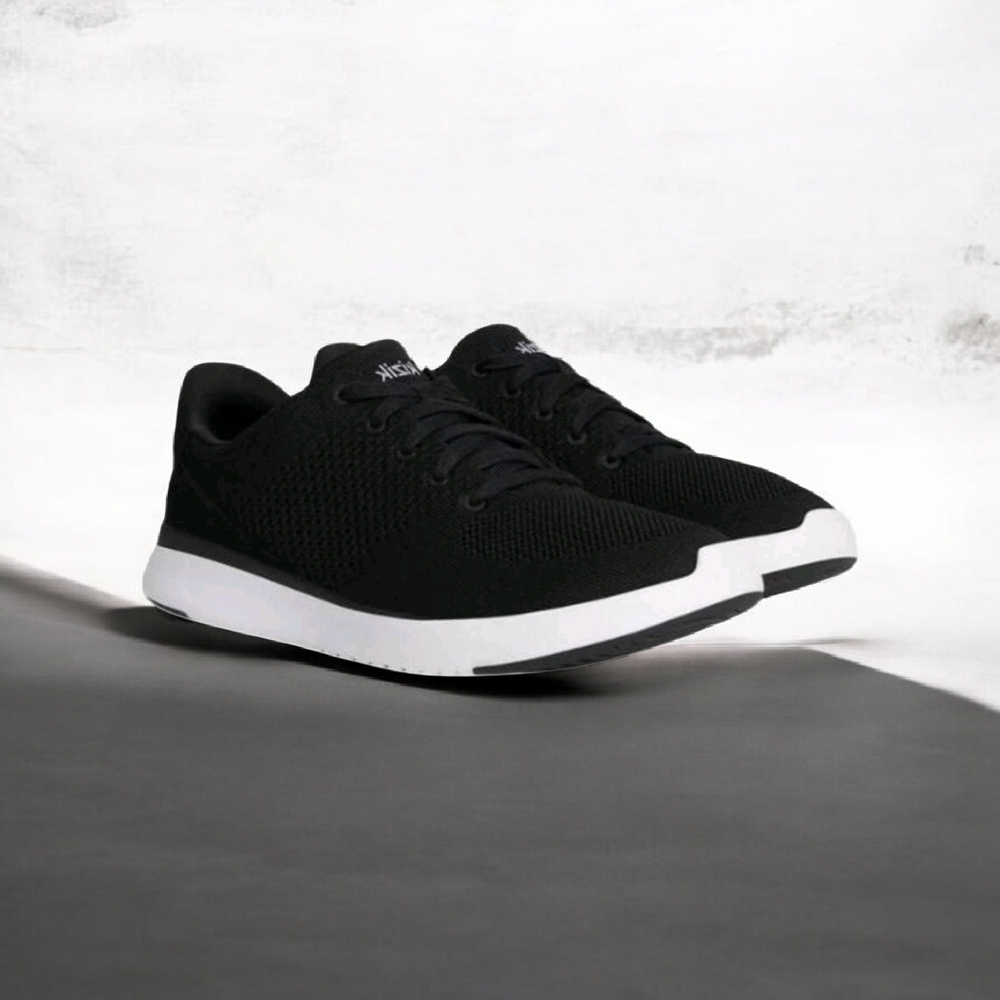 NWT Kizik Lima Unisex Hands-Free Slip-On Breathable Knit Sneakers – Black Size10